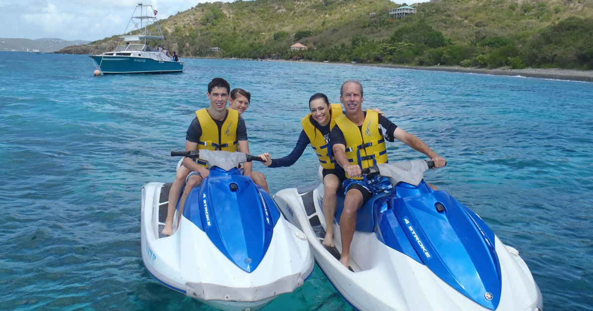 Foto da redatora Susan Greene com seu marido e dois filhos em St. Thomas, Ilhas Virgens Americanas