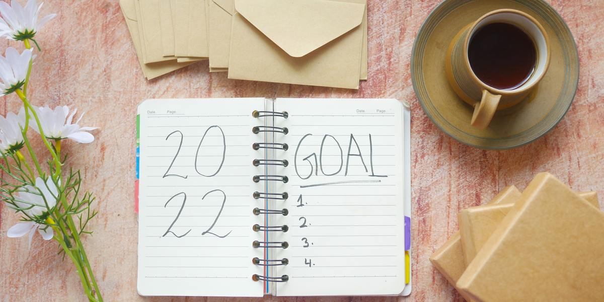 Notebok with 2022 goals written